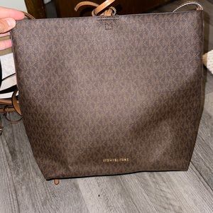 Micheal lots cross body ! Great shape